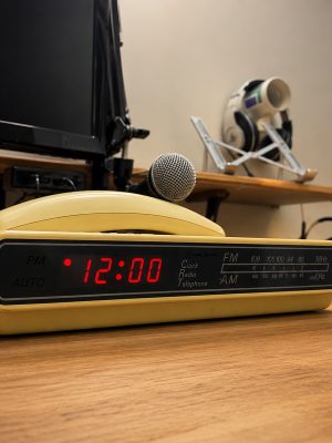 Lenoxx Sound AM/FM Clock Radio Telephone